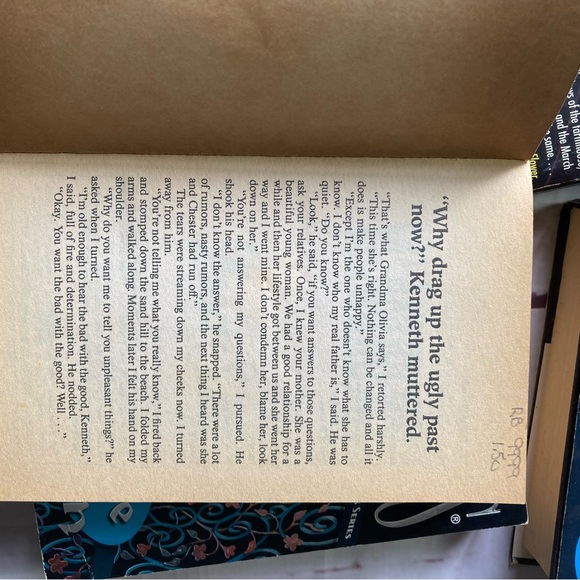 8 Random VC Andrews Paperback Book Of 6 +1 Hardback Some Keyhole Covers Books - Picture 11 of 12